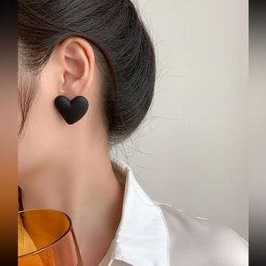 🖤 Awesome Large Matte Heart Stud Earrings 🖤
